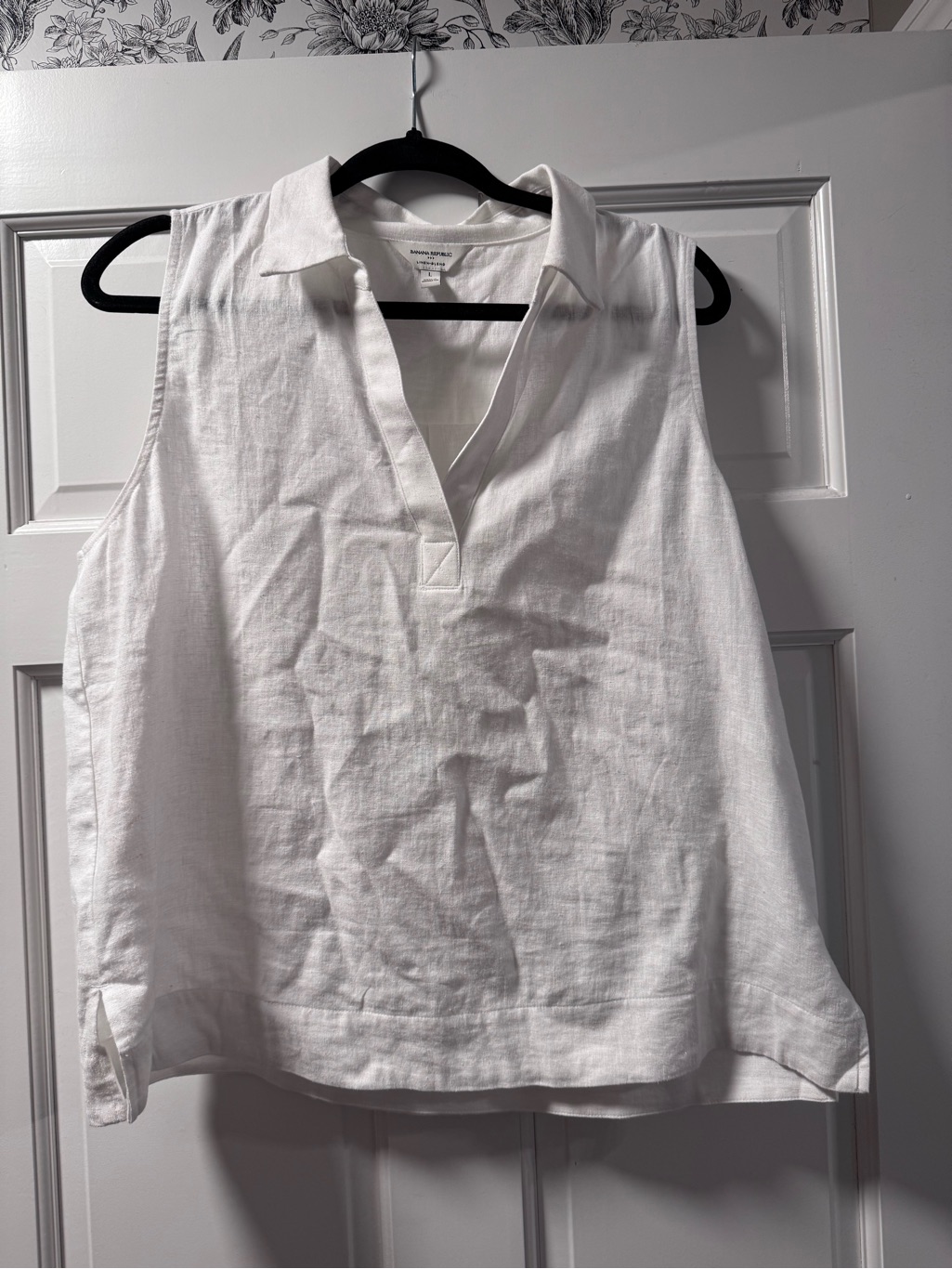 Banana Republic White Sleeveless Split-Neck Camisole — image 2 of 3